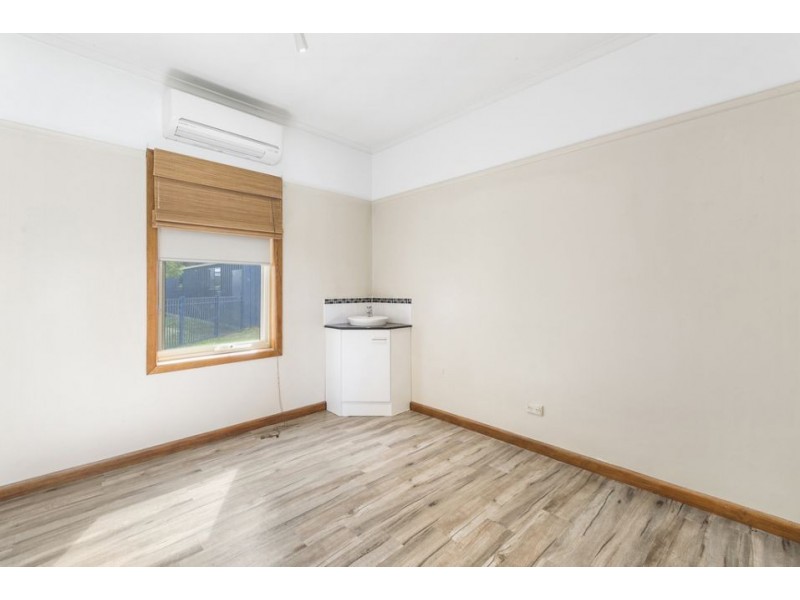 4 Princetown Rd, Simpson VIC 3266