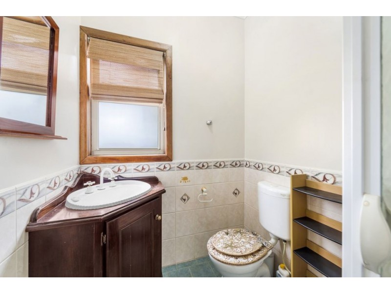 4 Princetown Rd, Simpson VIC 3266