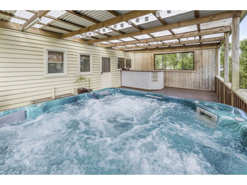 4 Princetown Rd, Simpson VIC 3266