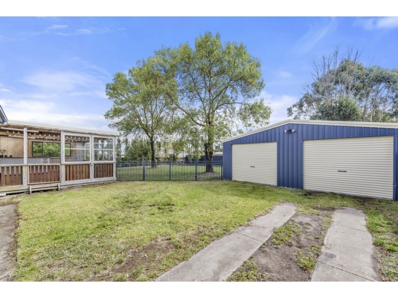 4 Princetown Rd, Simpson VIC 3266