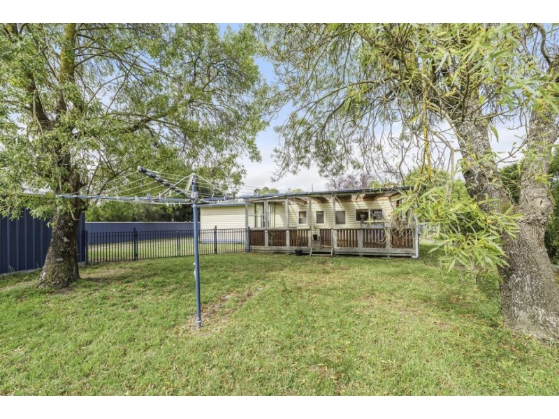 4 Princetown Rd, Simpson VIC 3266