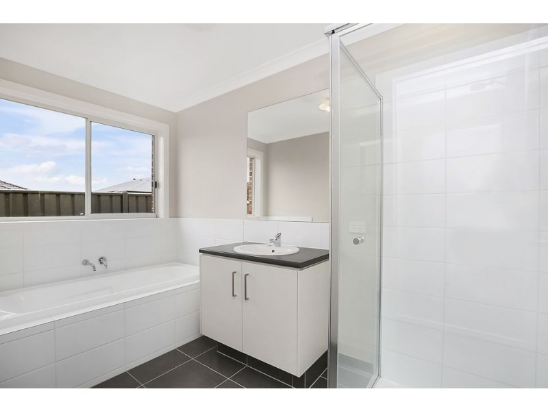 34 Imperial Drive, Colac VIC 3250