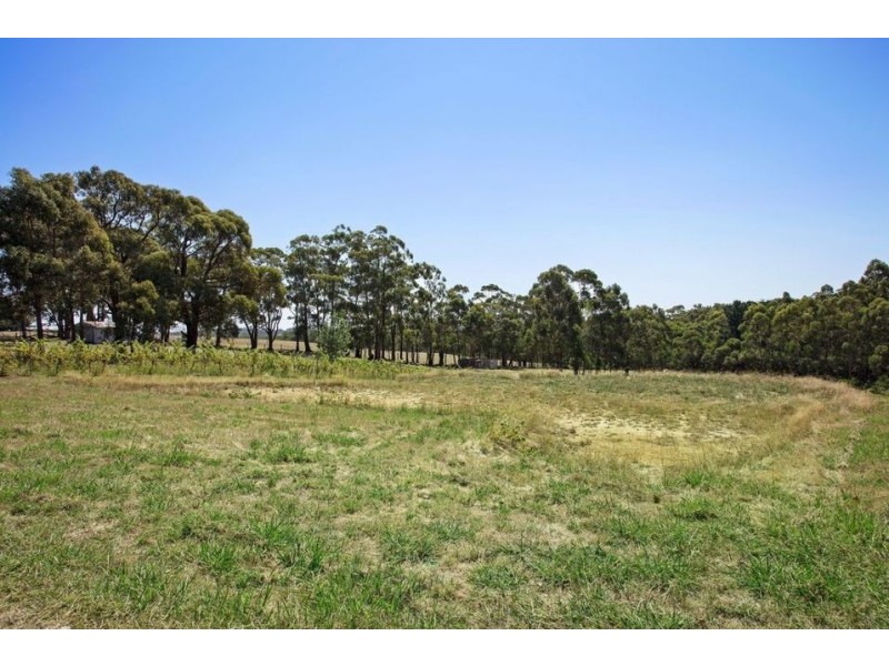 30 Hoveys Rd, Barongarook West VIC 3249