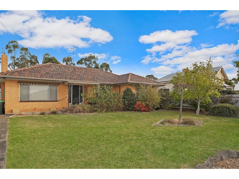 8 Irrewillipe Road, Elliminyt VIC 3250