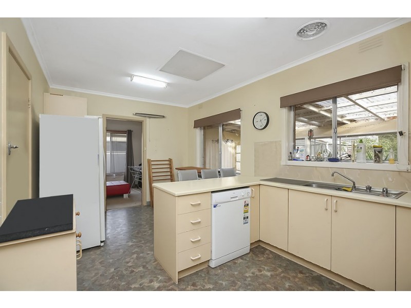 8 Irrewillipe Road, Elliminyt VIC 3250