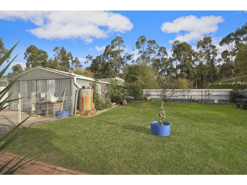 8 Irrewillipe Road, Elliminyt VIC 3250