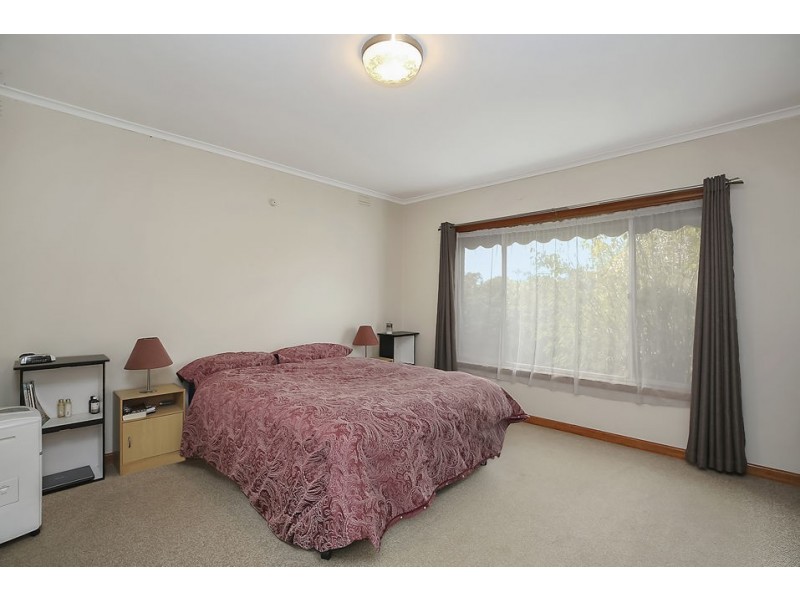 8 Irrewillipe Road, Elliminyt VIC 3250