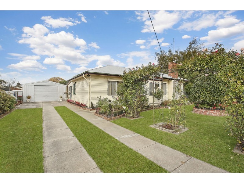 16 Sinclair Street, Colac VIC 3250