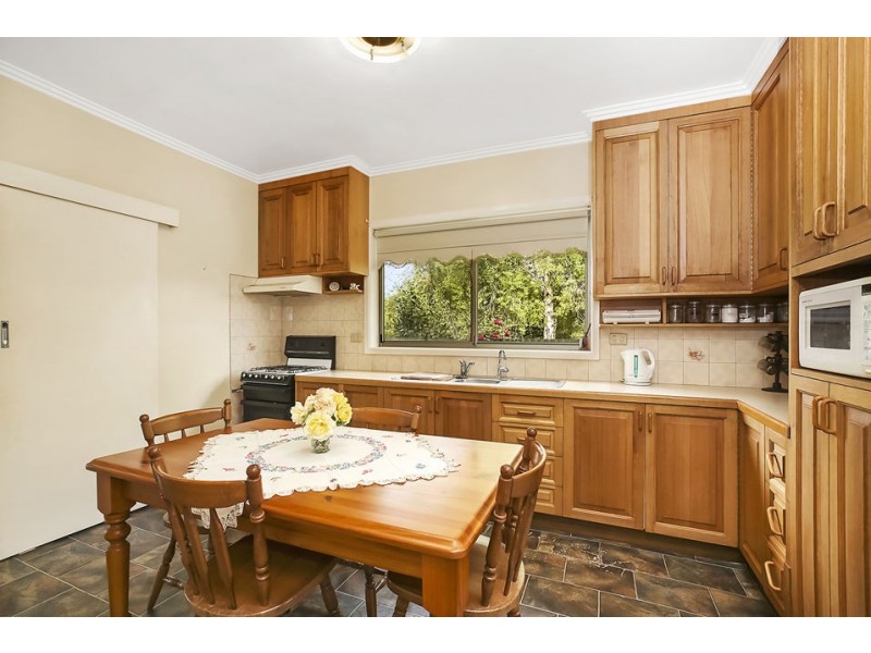 16 Sinclair Street, Colac VIC 3250