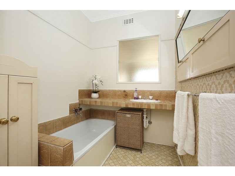 16 Sinclair Street, Colac VIC 3250