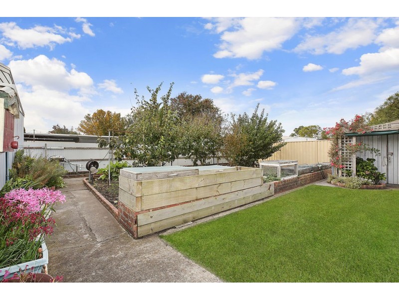 16 Sinclair Street, Colac VIC 3250