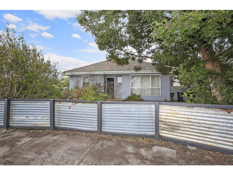 33 Churchill Square, Colac VIC 3250