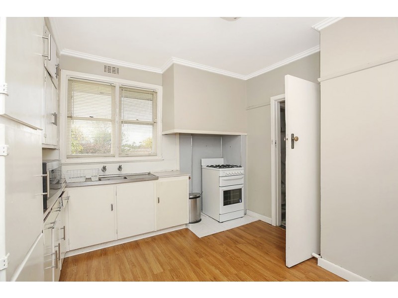 33 Churchill Square, Colac VIC 3250