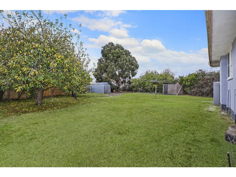 33 Churchill Square, Colac VIC 3250