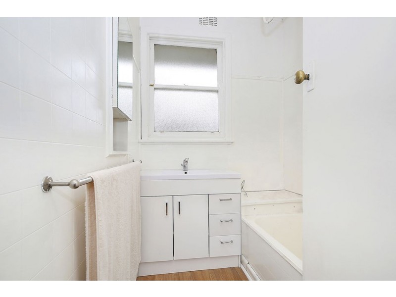 33 Churchill Square, Colac VIC 3250