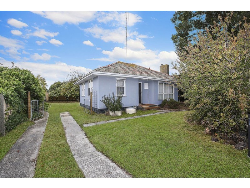 33 Churchill Square, Colac VIC 3250
