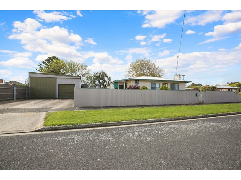 12 Churchill Square, Colac VIC 3250