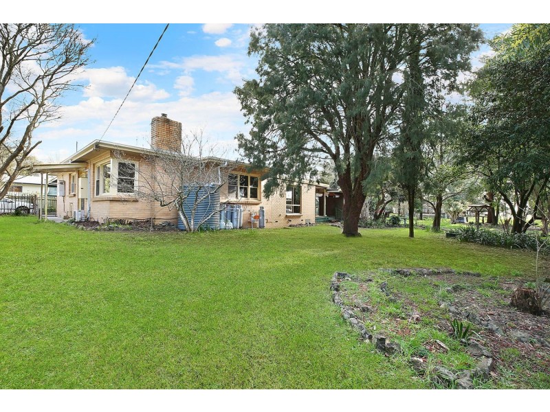 70 Moomowroong Road, Carlisle River VIC 3239