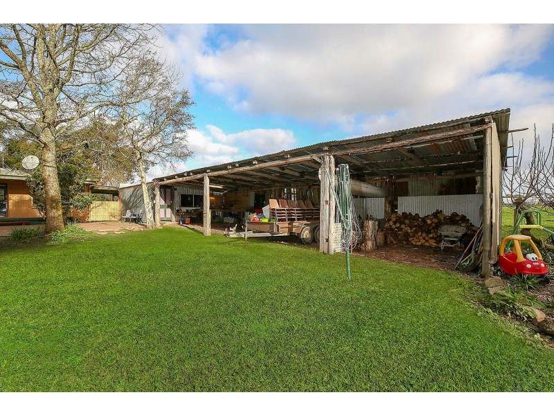 70 Moomowroong Road, Carlisle River VIC 3239