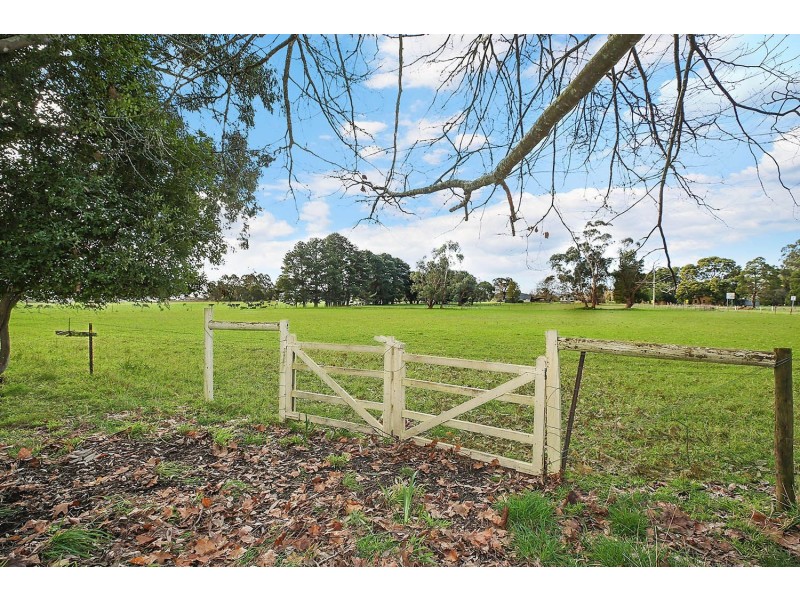 70 Moomowroong Road, Carlisle River VIC 3239