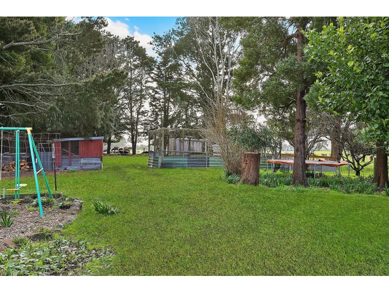 70 Moomowroong Road, Carlisle River VIC 3239