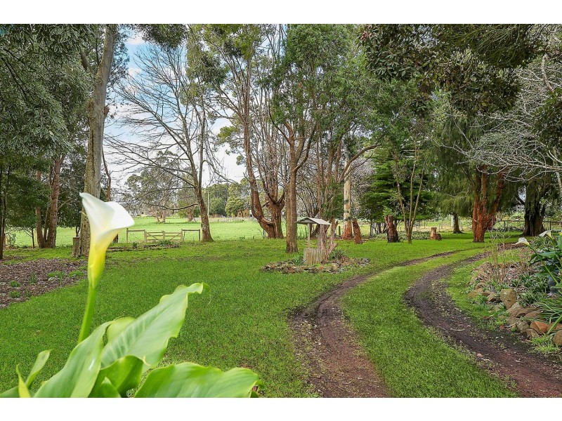 70 Moomowroong Road, Carlisle River VIC 3239
