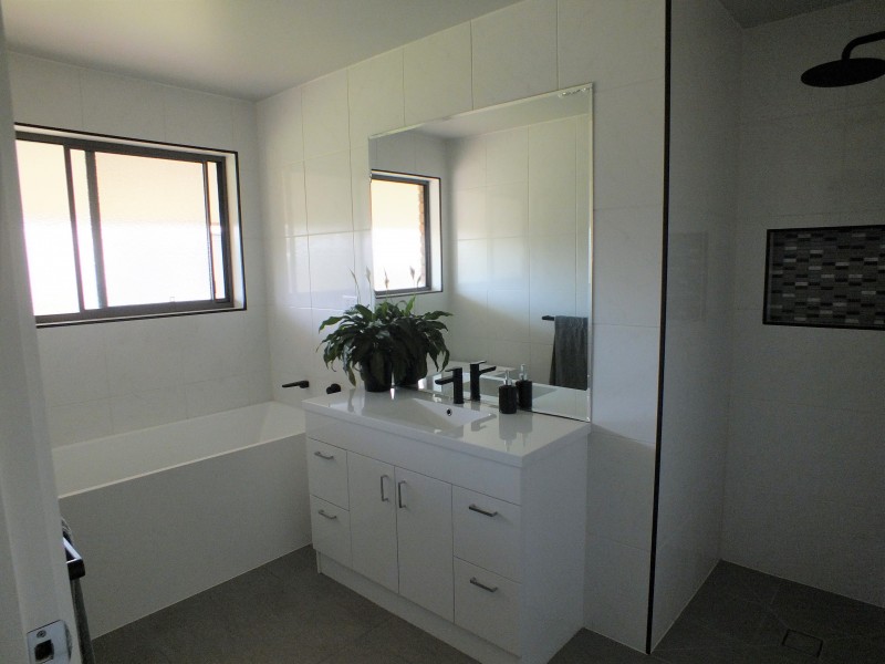 127 Irrewillipe Rd, Elliminyt VIC 3250