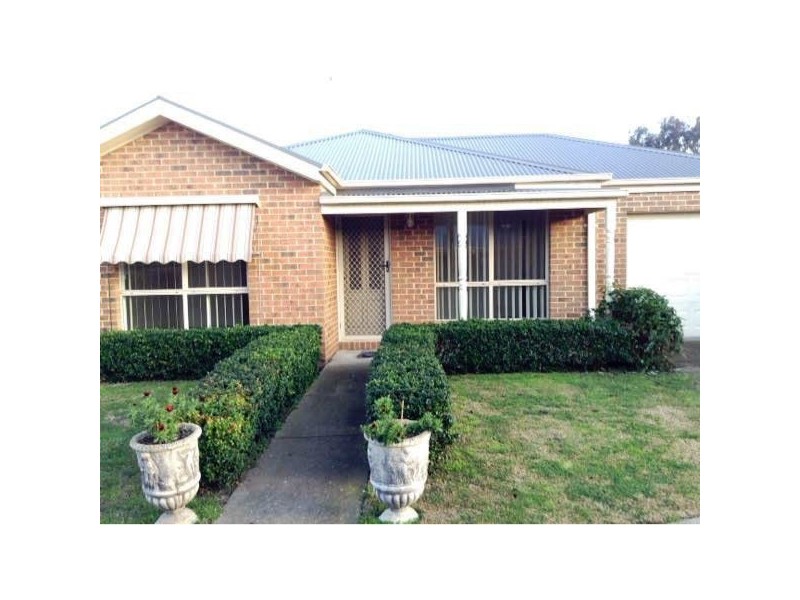 2/14 Hopkins Street, Winchelsea VIC 3241