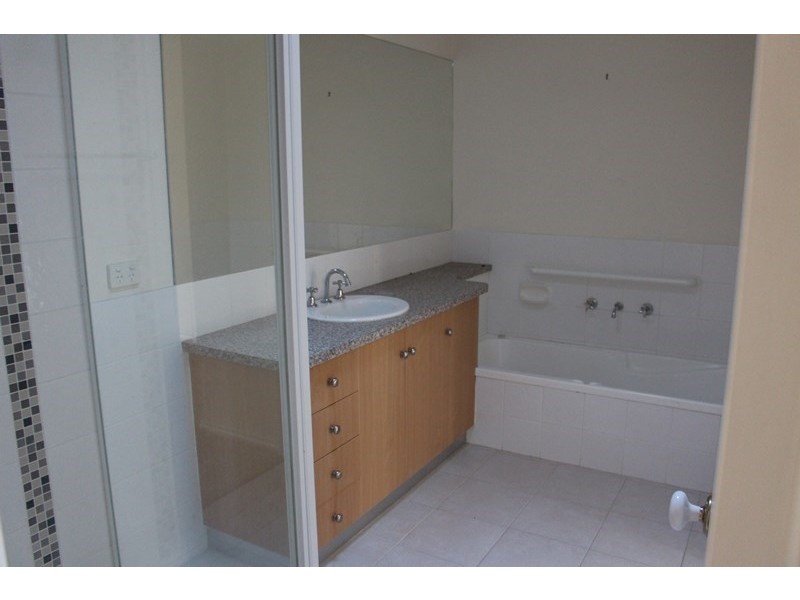 2/14 Hopkins Street, Winchelsea VIC 3241