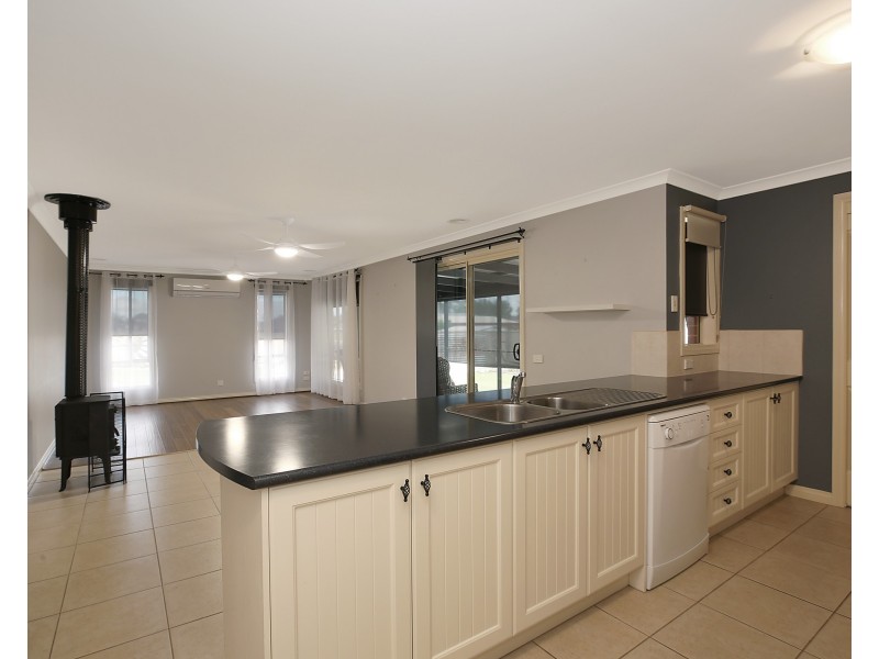 4 Garden Cl, Elliminyt VIC 3250