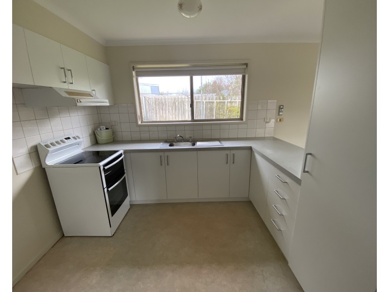 2/33-35 Harding St, Winchelsea VIC 3241