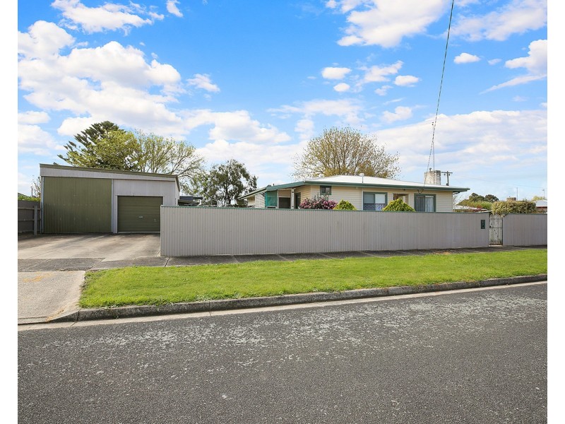 12 Churchill Square, Colac VIC 3250