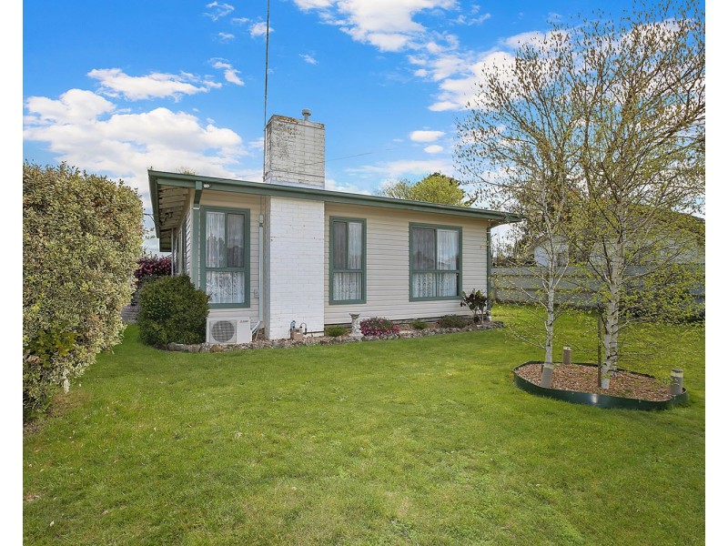 12 Churchill Square, Colac VIC 3250