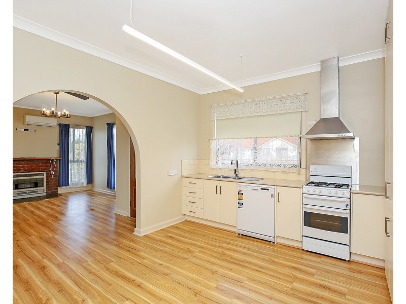 12 Churchill Square, Colac VIC 3250
