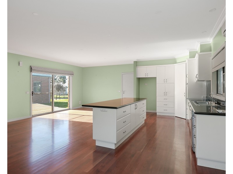 284 Sinclair St S, Elliminyt VIC 3250
