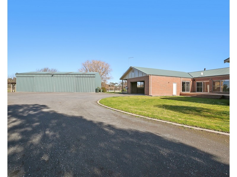 284 Sinclair St S, Elliminyt VIC 3250