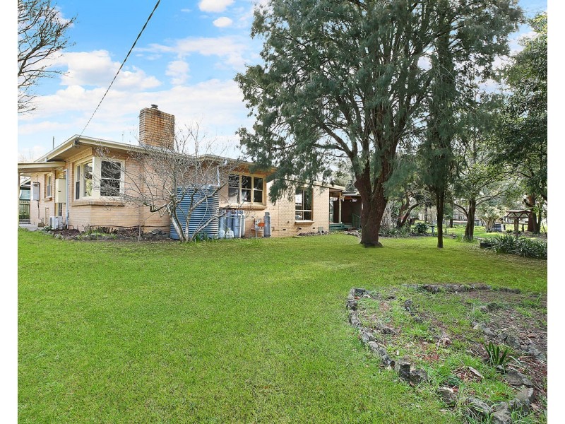 70 Moomowroong Road, Carlisle River VIC 3239