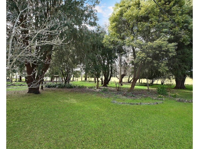 70 Moomowroong Road, Carlisle River VIC 3239