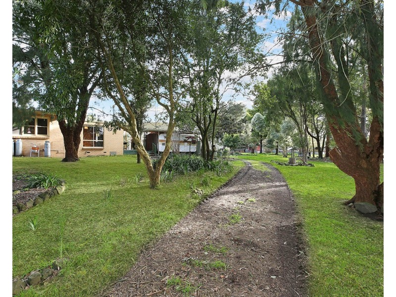 70 Moomowroong Road, Carlisle River VIC 3239