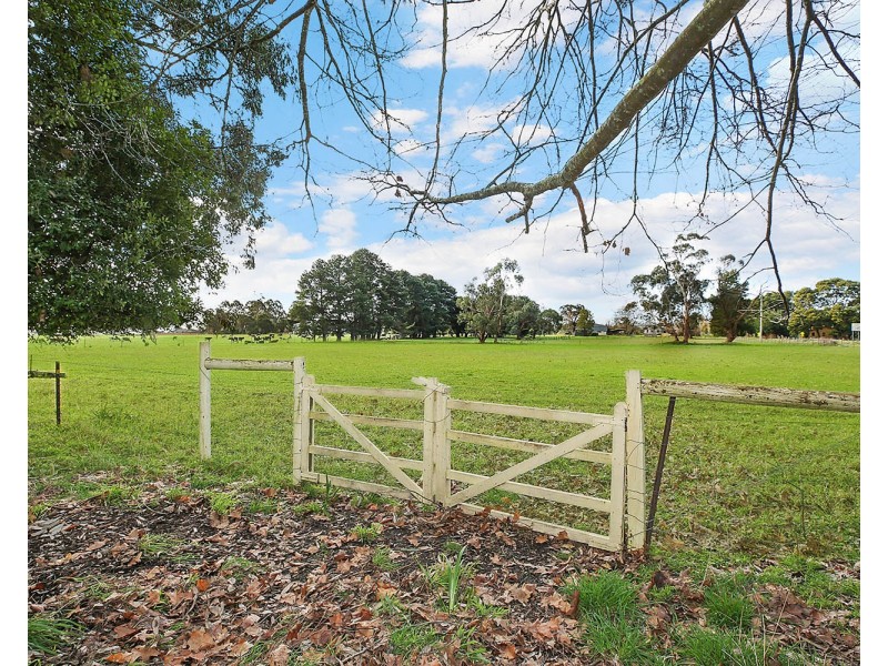 70 Moomowroong Road, Carlisle River VIC 3239