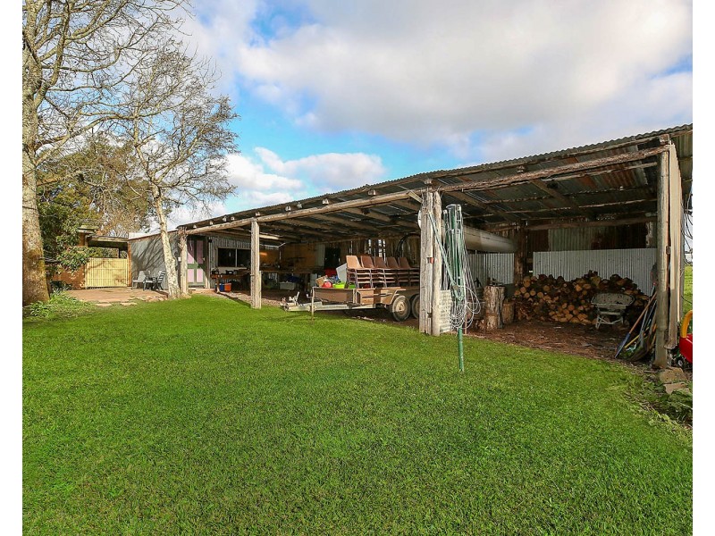 70 Moomowroong Road, Carlisle River VIC 3239