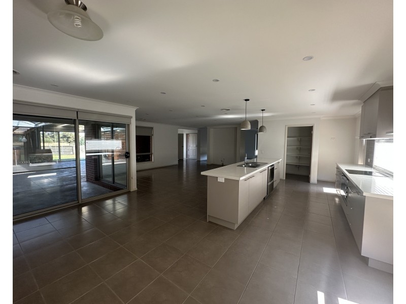 17 Heath Dr, Winchelsea VIC 3241