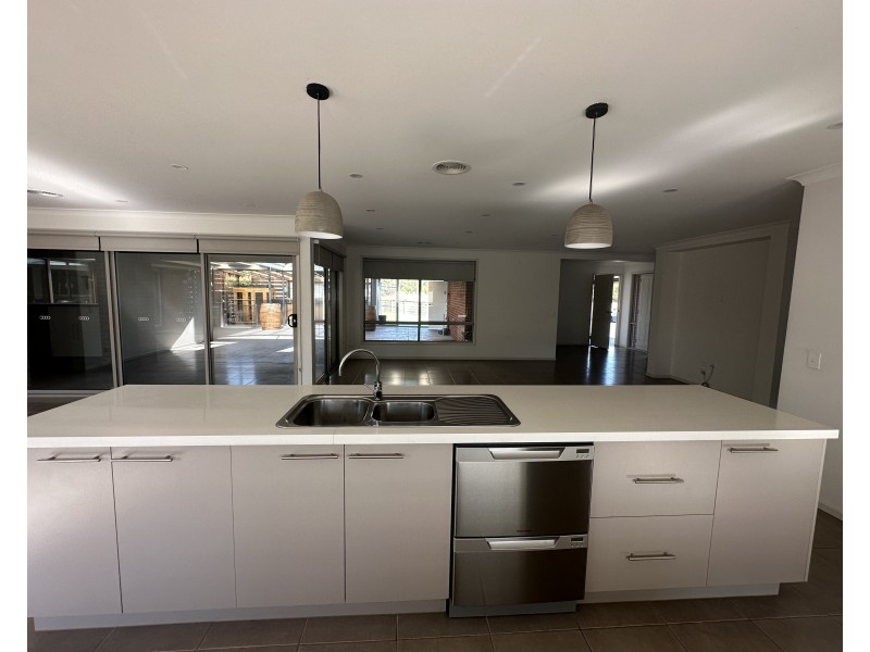 17 Heath Dr, Winchelsea VIC 3241