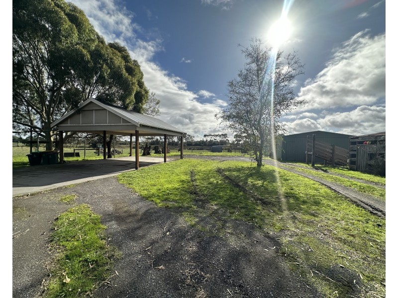 61 Ballagh St, Elliminyt VIC 3250