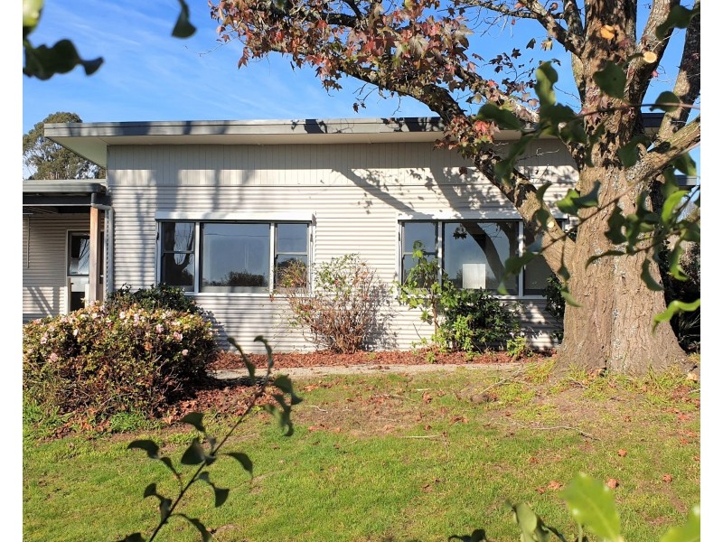 2 Henry St, Forrest VIC 3236