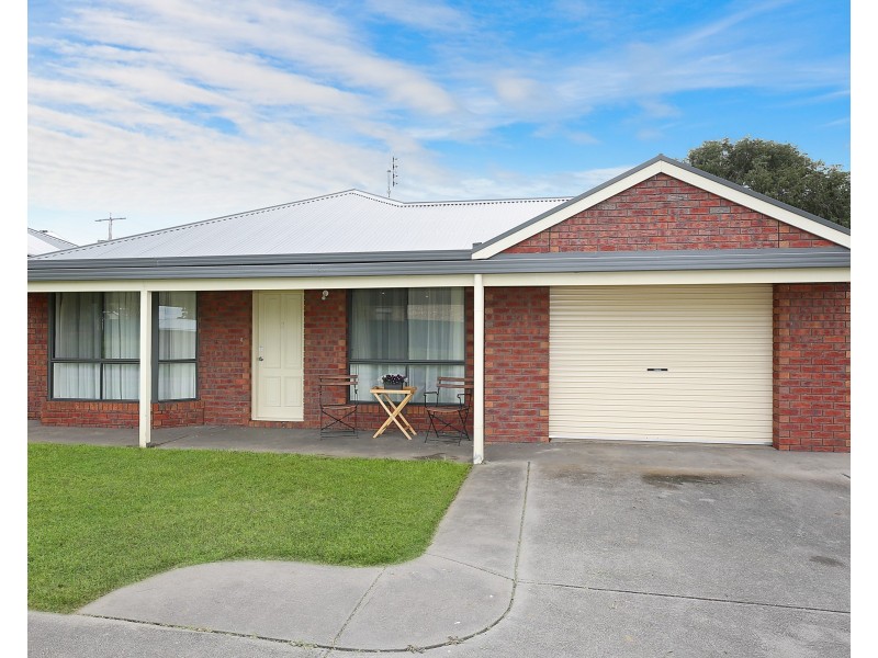 2/64 Curdie St, Cobden VIC 3266