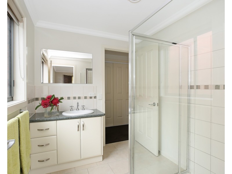 2/64 Curdie St, Cobden VIC 3266