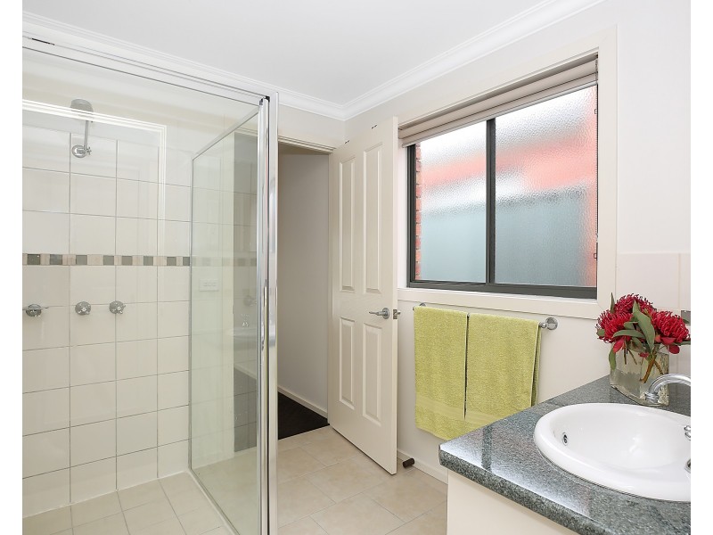 2/64 Curdie St, Cobden VIC 3266