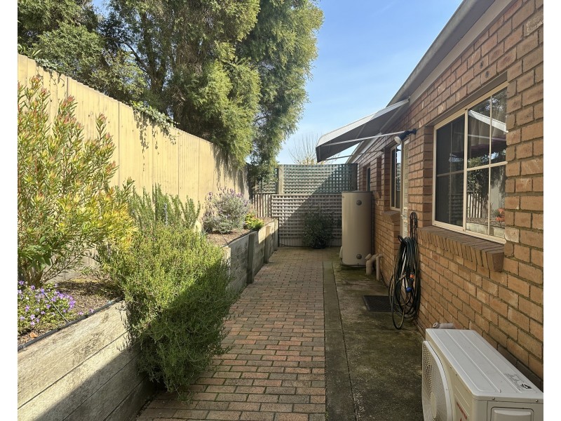 3/2 Moore St, Colac VIC 3250