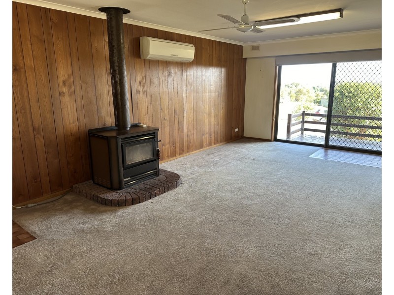 21 Spring St, Elliminyt VIC 3250